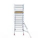 Rollgerüst Euroscaffold Basic 135x250 5,2m Arbeitshöhe an der Fassade - Gerüstexpress.de
