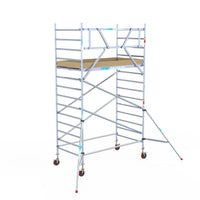 Rollgerüst Euroscaffold Basic 135x250 5,2m Arbeitshöhe Carbonplattform gegen Fassade