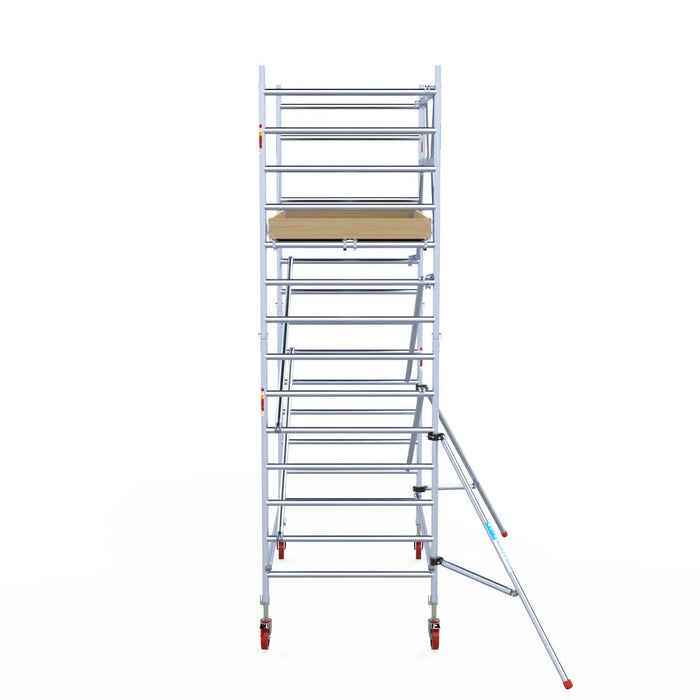 Rollgerüst Euroscaffold Basic 135x250 5,2m Arbeitshöhe Carbonplattform gegen Fassade - Gerüstexpress.de