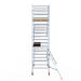 Rollgerüst Euroscaffold Basic 135x250 6,2m Arbeitshöhe an der Fassade - Gerüstexpress.de