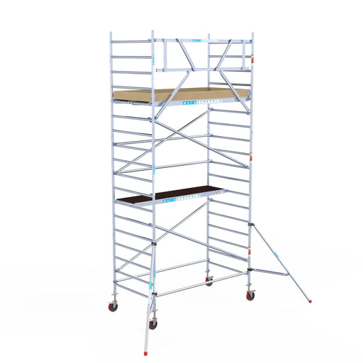Rollgerüst Euroscaffold Basic 135x250 6,2m Arbeitshöhe Carbonplattform gegen Fassade - Gerüstexpress.de