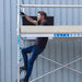Rollgerüst Euroscaffold Basic 135x250 7,2m Arbeitshöhe an der Fassade - Gerüstexpress.de