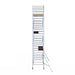 Rollgerüst Euroscaffold Basic 135x250 8,2m Arbeitshöhe an der Fassade - Gerüstexpress.de