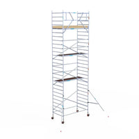 Rollgerüst Euroscaffold Basic 135x250 9,2m Arbeitshöhe an der Fassade