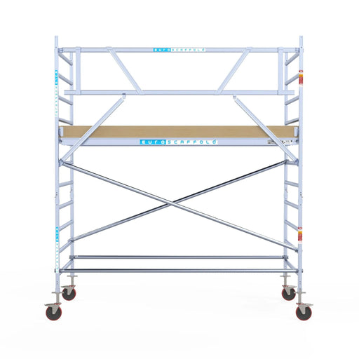 Rollgerüst Euroscaffold Basic 135x305 4,2m Arbeitshöhe an der Fassade - Gerüstexpress.de