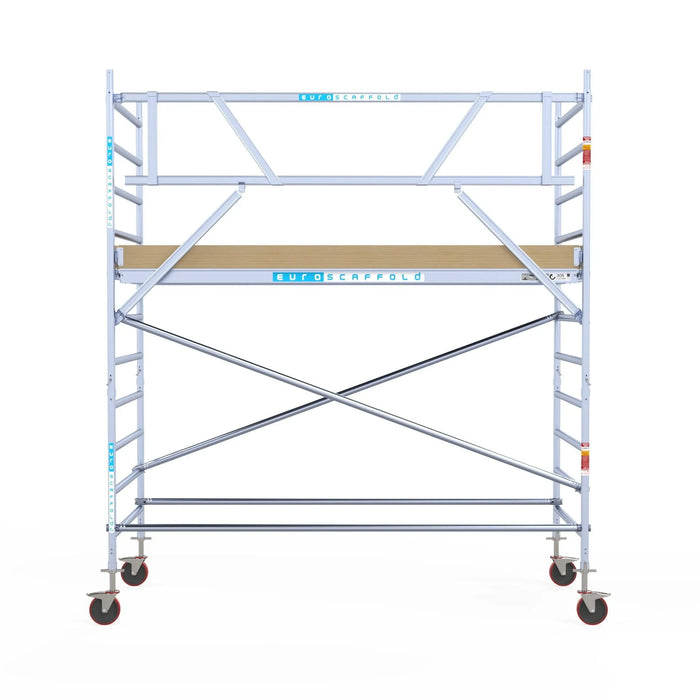 Rollgerüst Euroscaffold Basic 135x305 4,2m Arbeitshöhe an der Fassade - Gerüstexpress.de