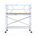 Rollgerüst Euroscaffold Basic 135x305 4,2m Arbeitshöhe Carbonplattform gegen Fassade - Gerüstexpress.de