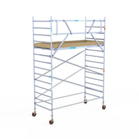 Rollgerüst Euroscaffold Basic 135x305 5,2m Arbeitshöhe Carbonplattform gegen Fassade