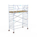 Rollgerüst Euroscaffold Basic 135x305 5,2m Arbeitshöhe Carbonplattform gegen Fassade - Gerüstexpress.de