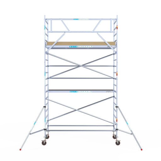Rollgerüst Euroscaffold Basic 135x305 6,2m Arbeitshöhe an der Fassade - Gerüstexpress.de