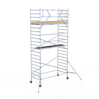 Rollgerüst Euroscaffold Basic 135x305 7,2m Arbeitshöhe an der Fassade