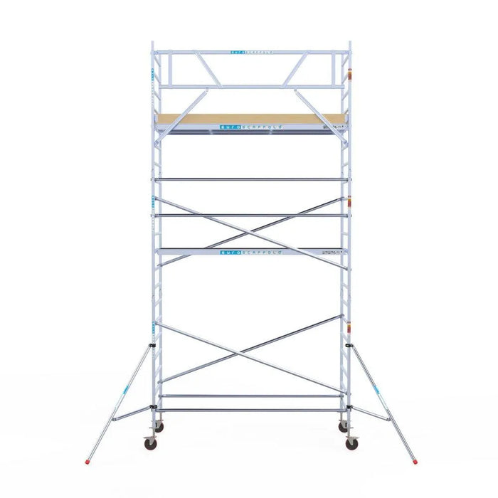 Rollgerüst Euroscaffold Basic 135x305 7,2m Arbeitshöhe Carbonplattform gegen Fassade - Gerüstexpress.de