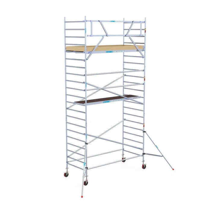 Rollgerüst Euroscaffold Basic 135x305 7,2m Arbeitshöhe Carbonplattform gegen Fassade - Gerüstexpress.de