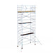 Rollgerüst Euroscaffold Basic 135x305 8,2m Arbeitshöhe Carbonplattform gegen Fassade - Gerüstexpress.de
