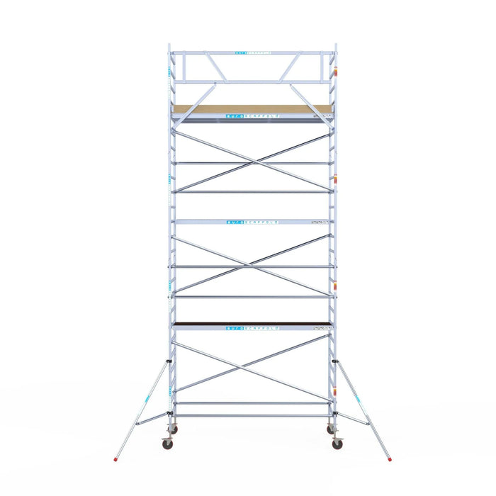 Rollgerüst Euroscaffold Basic 135x305 8,2m Arbeitshöhe Carbonplattform gegen Fassade - Gerüstexpress.de
