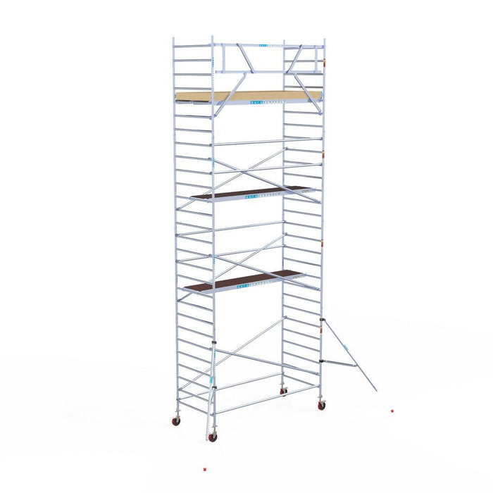 Rollgerüst Euroscaffold Basic 135x305 9,2m Arbeitshöhe Carbonplattform gegen Fassade - Gerüstexpress.de