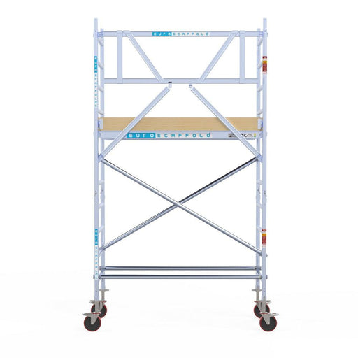 Rollgerüst Euroscaffold Basic 75x190 4,2m Arbeitshöhe an der Fassade - Gerüstexpress.de