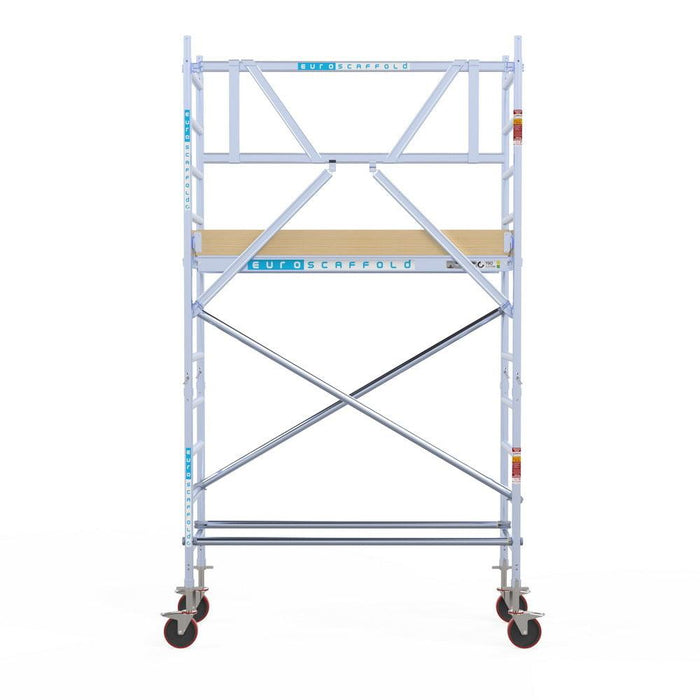 Rollgerüst Euroscaffold Basic 75x190 4,2m Arbeitshöhe an der Fassade - Gerüstexpress.de