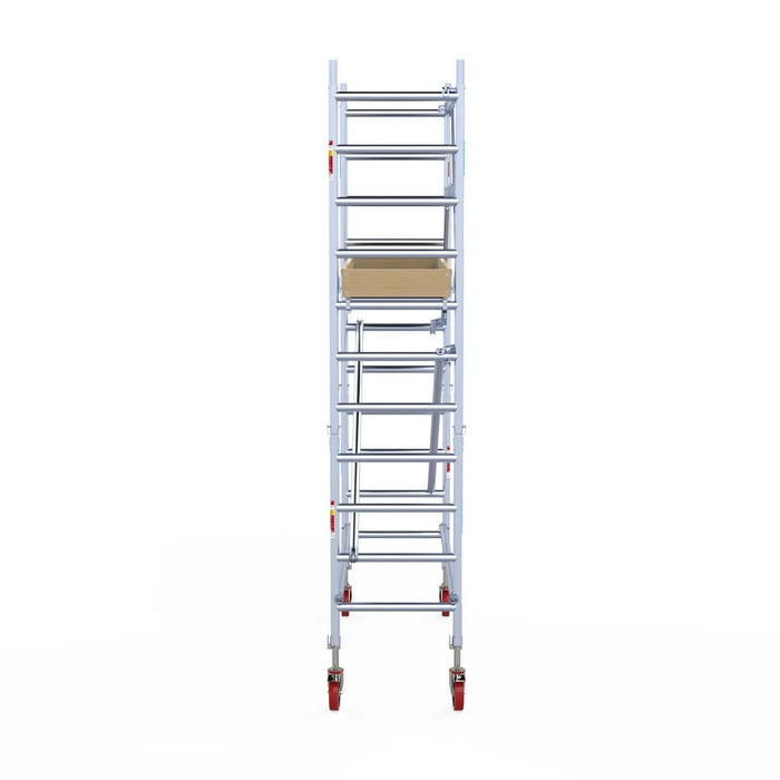 Rollgerüst Euroscaffold Basic 75x190 4,2m Arbeitshöhe Carbonplattform gegen Fassade - Gerüstexpress.de