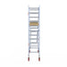 Rollgerüst Euroscaffold Basic 75x190 4,2m Arbeitshöhe Carbonplattform gegen Fassade - Gerüstexpress.de
