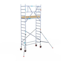 Rollgerüst Euroscaffold Basic 75x190 5,2m Arbeitshöhe Carbonplattform gegen Fassade