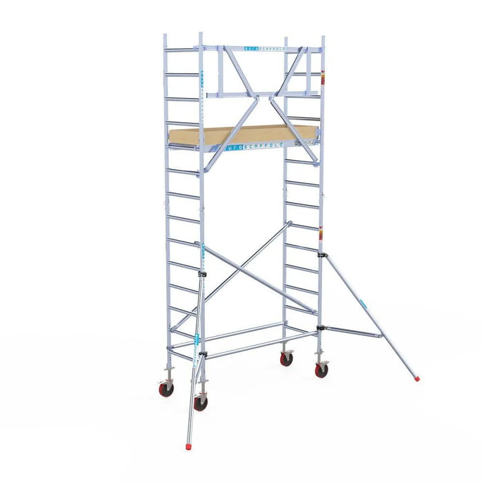 Rollgerüst Euroscaffold Basic 75x190 5,2m Arbeitshöhe Carbonplattform gegen Fassade - Gerüstexpress.de