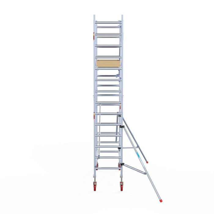 Rollgerüst Euroscaffold Basic 75x190 5,2m Arbeitshöhe Carbonplattform gegen Fassade - Gerüstexpress.de