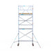 Rollgerüst Euroscaffold Basic 75x190 6,2m Arbeitshöhe Carbonplattform gegen Fassade - Gerüstexpress.de