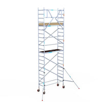 Rollgerüst Euroscaffold Basic 75x190 7,2m Arbeitshöhe Carbonplattform gegen Fassade