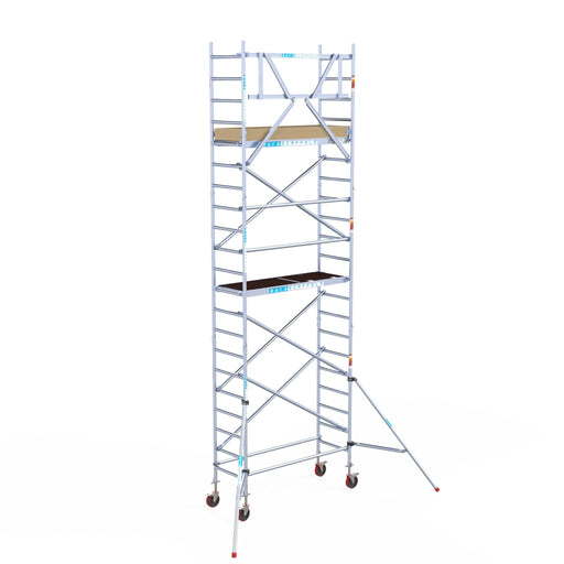 Rollgerüst Euroscaffold Basic 75x190 7,2m Arbeitshöhe Carbonplattform gegen Fassade - Gerüstexpress.de
