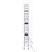 Rollgerüst Euroscaffold Basic 75x190 8,2m Arbeitshöhe Carbonplattform gegen Fassade - Gerüstexpress.de