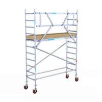 Echafaudage roulant Euroscaffold Basic 75x250 hauteur de travail 4,2m plateforme carbone contre façade