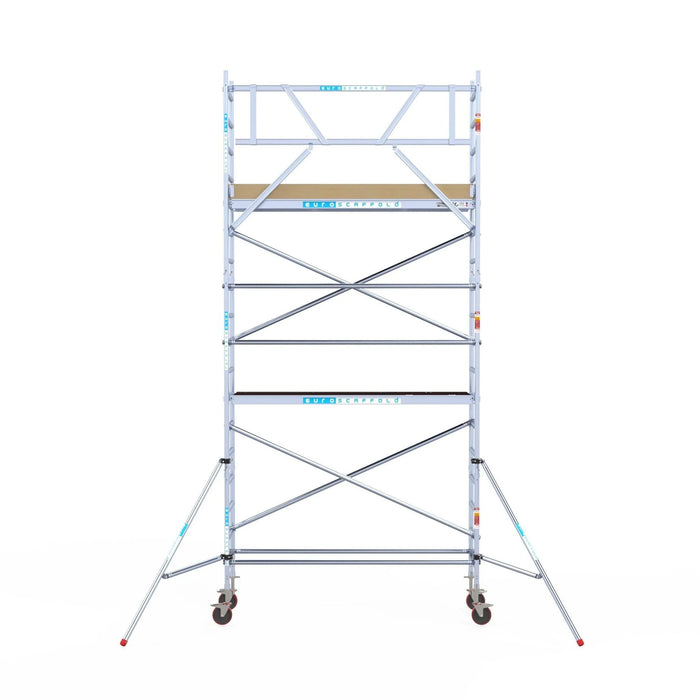 Rollgerüst Euroscaffold Basic 75x250 6,2m Arbeitshöhe Carbonplattform gegen Fassade - Gerüstexpress.de