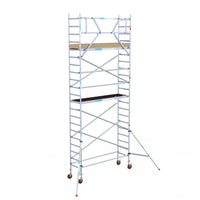 Rollgerüst Euroscaffold Basic 75x250 7,2m Arbeitshöhe an der Fassade