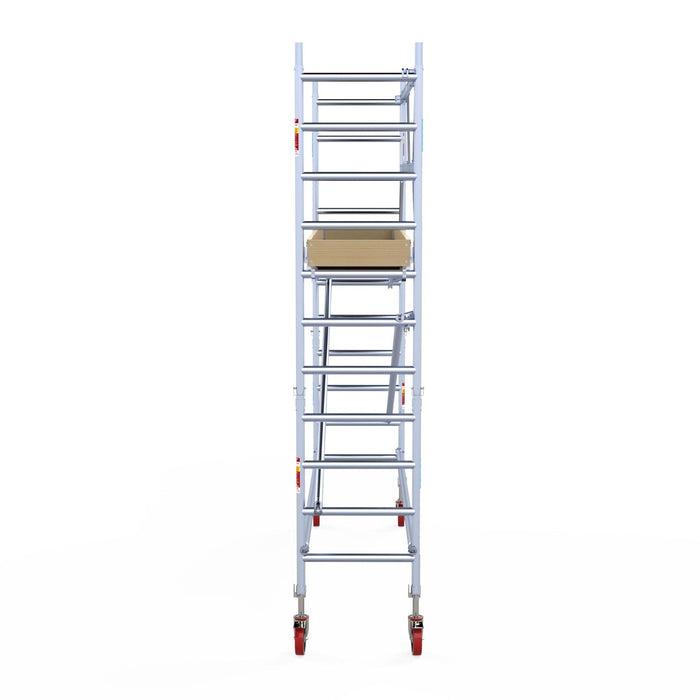 Rollgerüst Euroscaffold Basic 75x305 4,2m Arbeitshöhe Carbonplattform gegen Fassade - Gerüstexpress.de