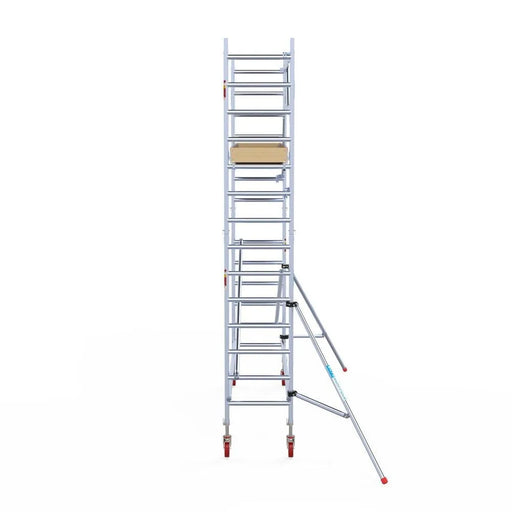 Rollgerüst Euroscaffold Basic 75x305 5,2m Arbeitshöhe Carbonplattform gegen Fassade - Gerüstexpress.de