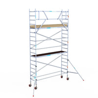 Rollgerüst Euroscaffold Basic 75x305 6,2m Arbeitshöhe an der Fassade