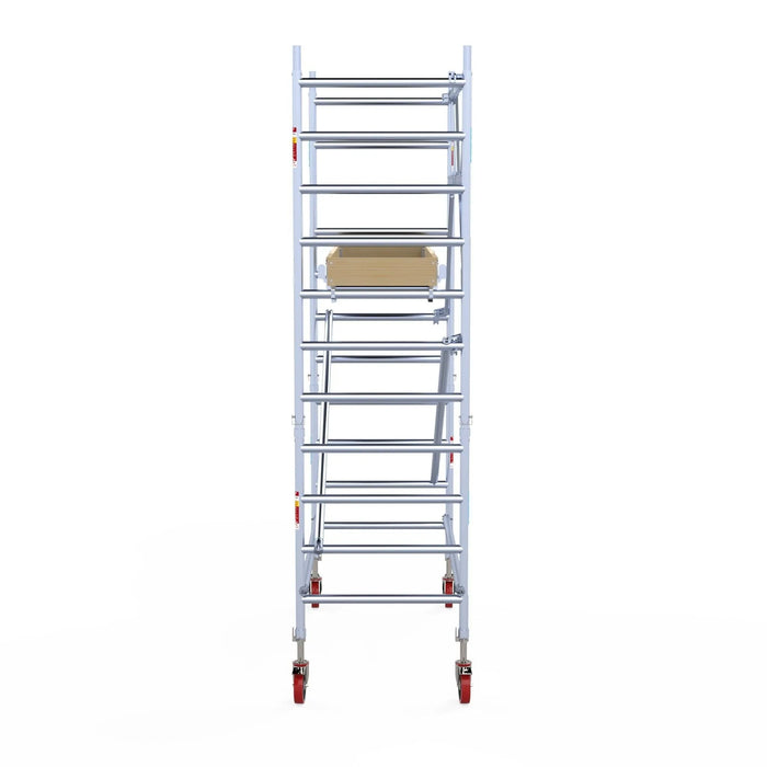 Rollgerüst Euroscaffold Basic 90x190 4,2m Arbeitshöhe Carbonplattform gegen Fassade - Gerüstexpress.de
