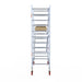 Rollgerüst Euroscaffold Basic 90x190 4,2m Arbeitshöhe Carbonplattform gegen Fassade - Gerüstexpress.de