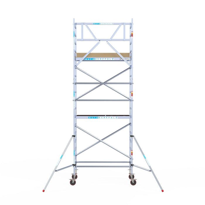 Rollgerüst Euroscaffold Basic 90x190 6,2m Arbeitshöhe Carbonplattform gegen Fassade - Gerüstexpress.de