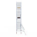 Rollgerüst Euroscaffold Basic 90x190 7,2m Arbeitshöhe Carbonplattform gegen Fassade - Gerüstexpress.de