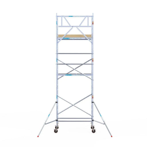 Rollgerüst Euroscaffold Basic 90x190 7,2m Arbeitshöhe Carbonplattform gegen Fassade - Gerüstexpress.de