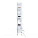 Rollgerüst Euroscaffold Basic 90x190 8,2m Arbeitshöhe an der Fassade - Gerüstexpress.de