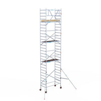 Rollgerüst Euroscaffold Basic 90x190 9,2m Arbeitshöhe an der Fassade
