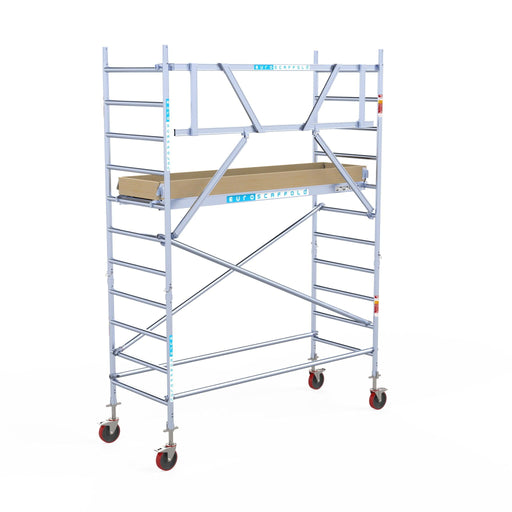 Rollgerüst Euroscaffold Basic 90x250 4,2m Arbeitshöhe Carbonplattform gegen Fassade - Gerüstexpress.de