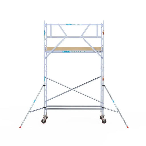 Rollgerüst Euroscaffold Basic 90x250 5,2m Arbeitshöhe an der Fassade - Gerüstexpress.de
