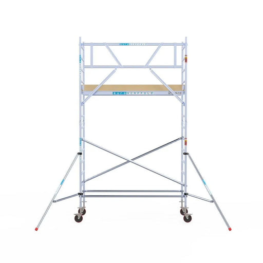 Rollgerüst Euroscaffold Basic 90x250 5,2m Arbeitshöhe Carbonplattform gegen Fassade - Gerüstexpress.de
