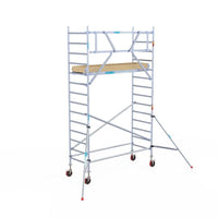 Rollgerüst Euroscaffold Basic 90x250 5,2m Arbeitshöhe Carbonplattform gegen Fassade