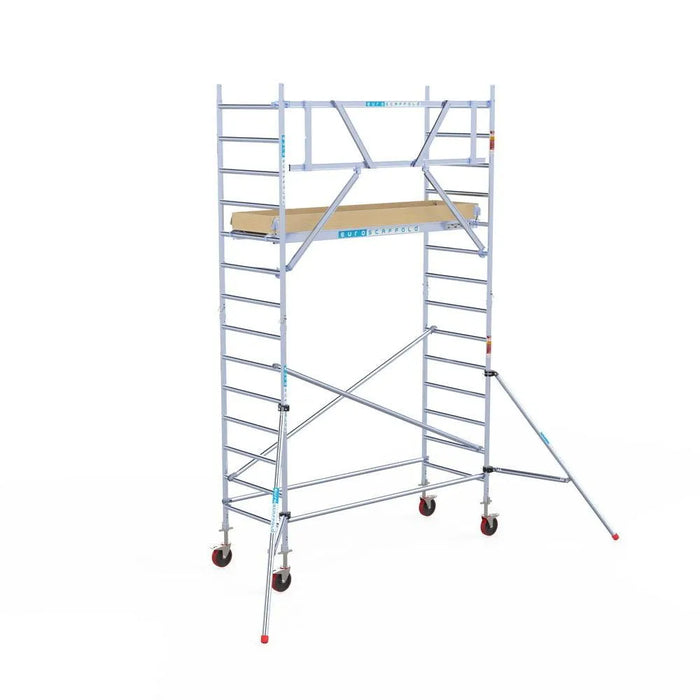 Rollgerüst Euroscaffold Basic 90x250 5,2m Arbeitshöhe Carbonplattform gegen Fassade - Gerüstexpress.de