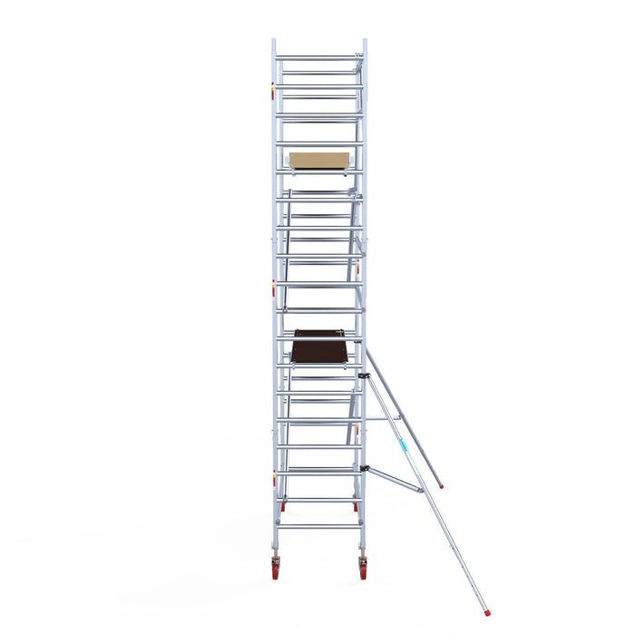 Rollgerüst Euroscaffold Basic 90x250 6,2m Arbeitshöhe Carbonplattform gegen Fassade - Gerüstexpress.de